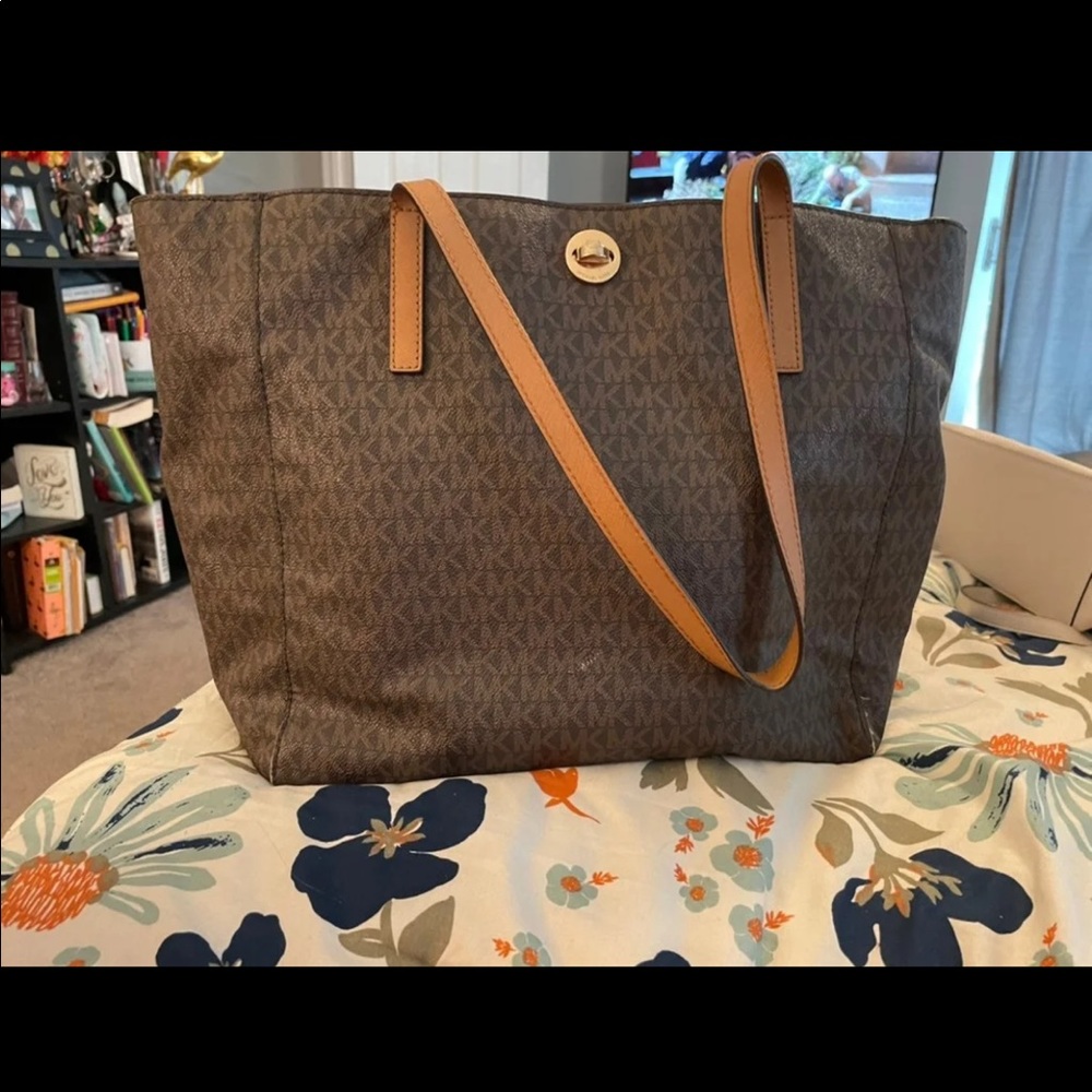 AUTHENTIC 💯% Michael Kors Large Tote